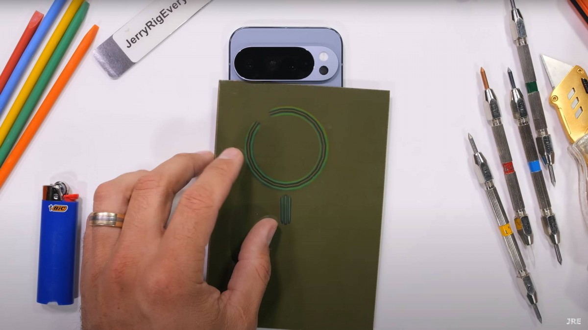 Google Pixel 10 Pro XL вражає міцністю, а Pixel 10a розчаровує комплектацією