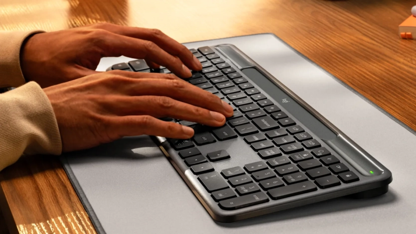 Logitech випустила клавіатуру K980 за $100 — з живленням "лише від світла"