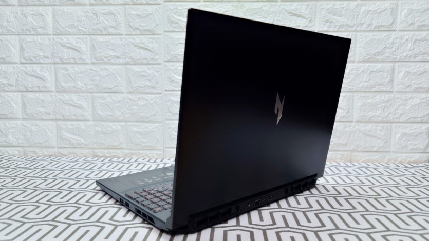Acer Nitro V 16 AI