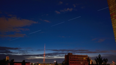Сузір'я Starlink втрачає 1-2 супутники щодня — вони падають на Землю