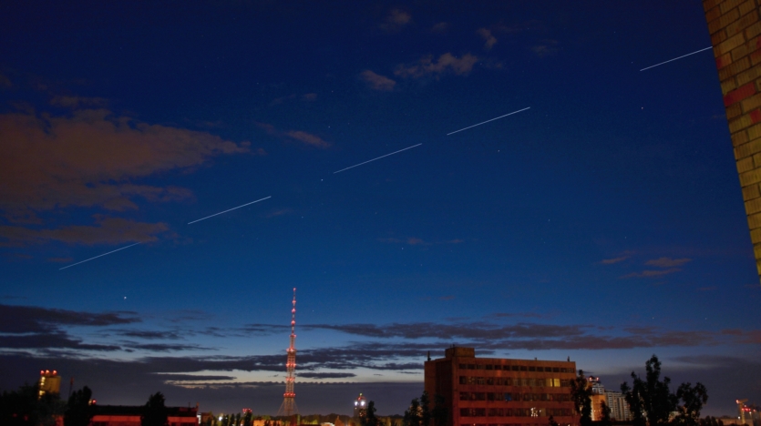 Сузір'я Starlink втрачає 1-2 супутники щодня — вони падають на Землю