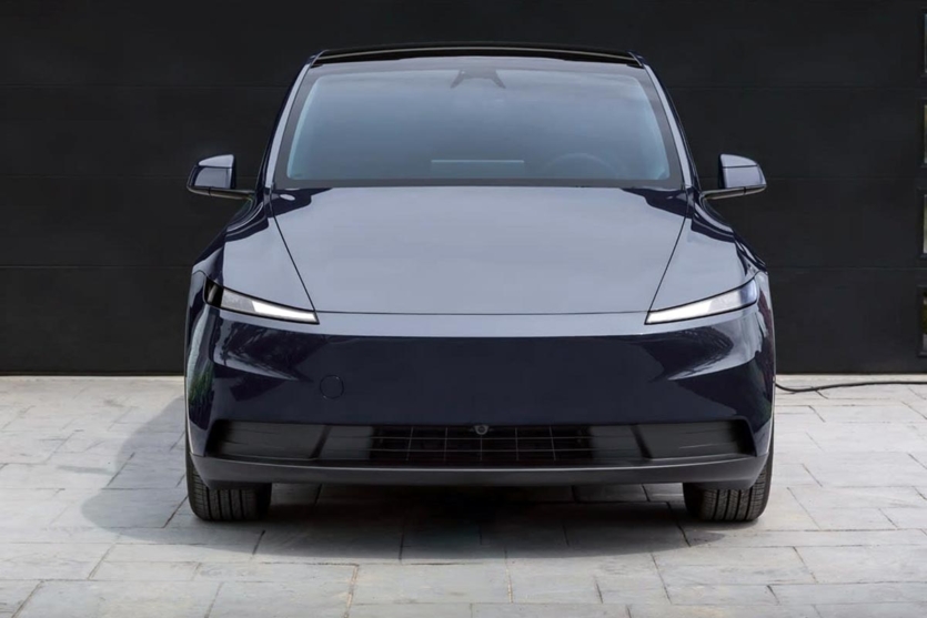 Tesla представила дешевші Model 3 та Y, а також нову FSD v14