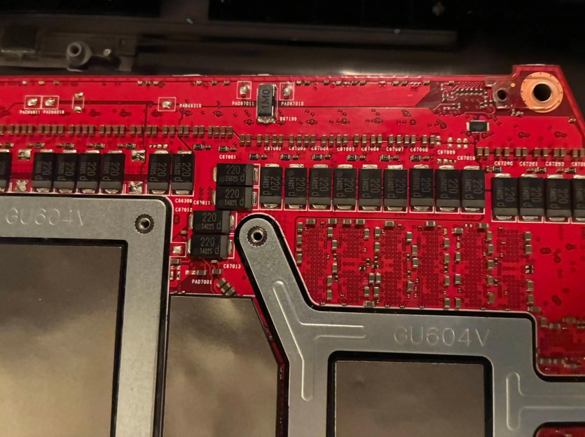 Ноутбучна NVIDIA RTX 4090 обігнала 5090 після шунтування резистора