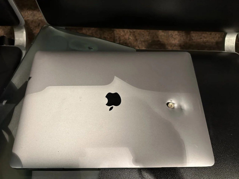 Apple MacBook врятував китайського туриста від кулі