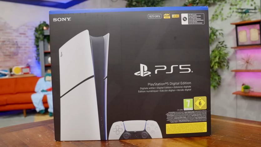 Нова цифрова версія PlayStation 5 на 825 ГБ, що вказано на упаковці. Фото: Остін Еванс.