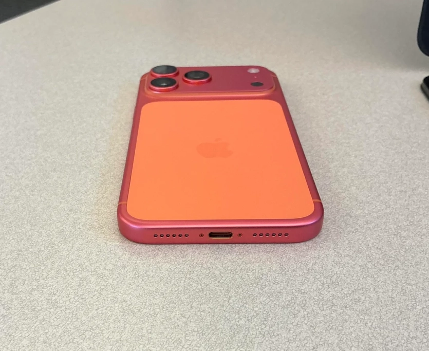Оранжевий Apple iPhone 17 Pro Max почервонів від сорому за зовнішнє покриття