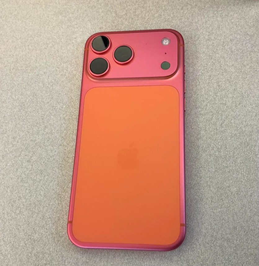 Оранжевий Apple iPhone 17 Pro Max почервонів від сорому за зовнішнє покриття