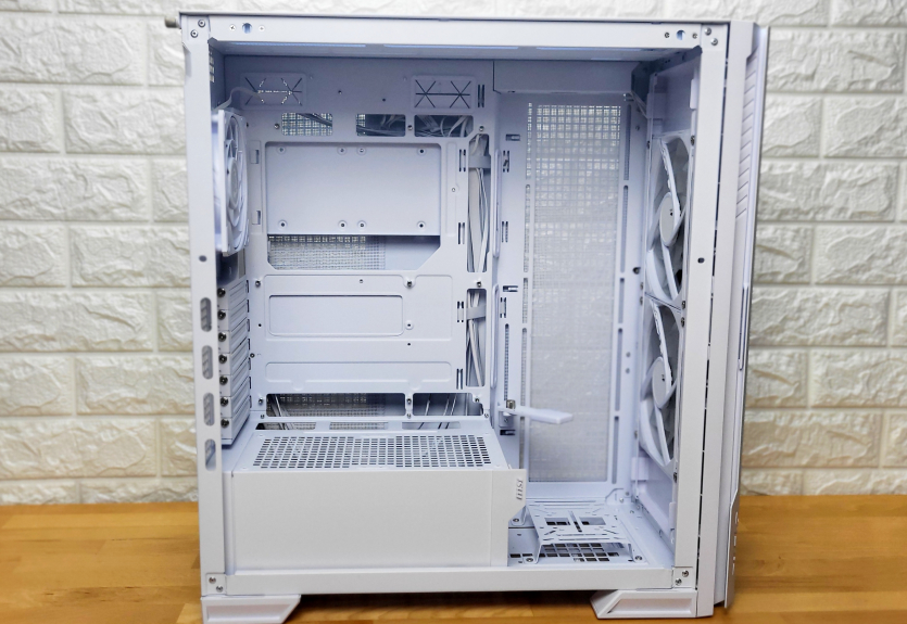 MSI MPG VELOX 300R AIRFLOW PZ