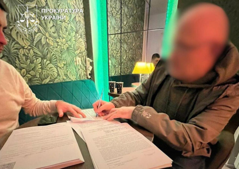 Українські шахраї продали американцю вигадану лазерну зброю проти “Шахедів” за $85 000 та влаштували “випробування”, — прокуратура