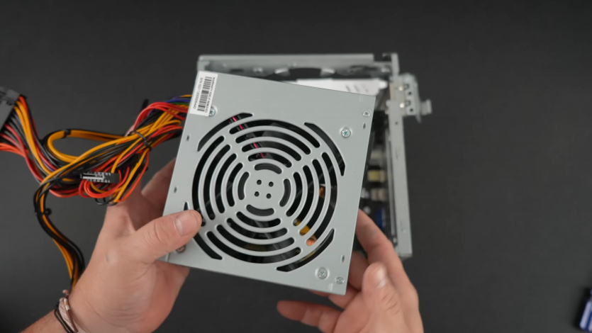 Ютубер зібрав власну Steam Machine: Cyberpunk 2077 60+ FPS без FSR в 1440p