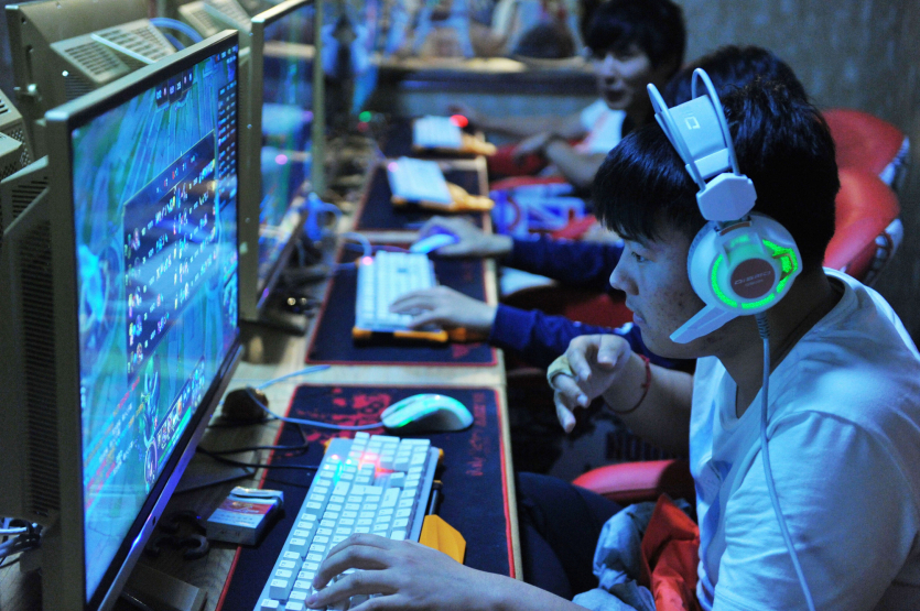 Вперше на фото: "елітний" комп'ютерний клуб у Північній Кореї пропонує преміальні Asus ROG і AAA-ігри