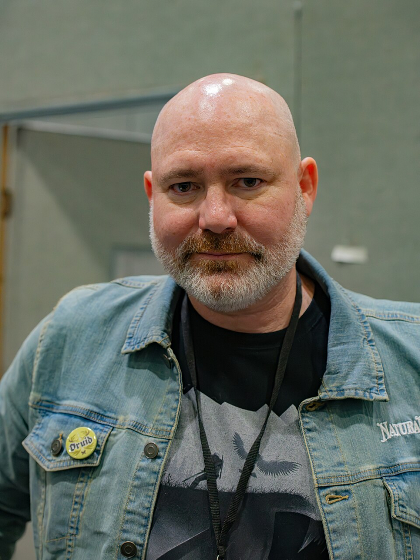 Актор Ґеральта з ігор CD Projekt Red порівняв Кавілла і Хемсворта в ролі "серіальних Відьмаків”