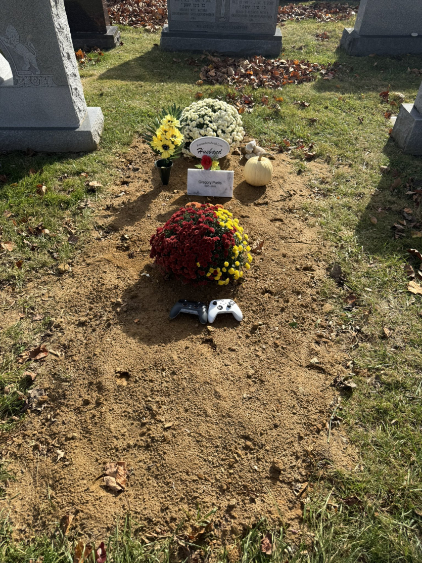 Могила, схожа на Xbox: творця God of War хейтять за невдалий жарт над смертю в родині геймера