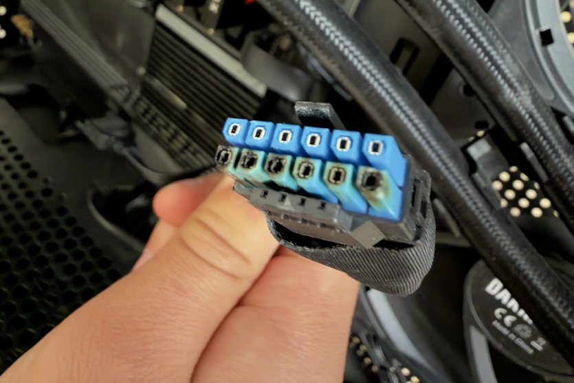 “Вмикати можна, грати не можна”: AMD Radeon RX 9070 XT отримала “обмежений режим” після оплавлення кабелю