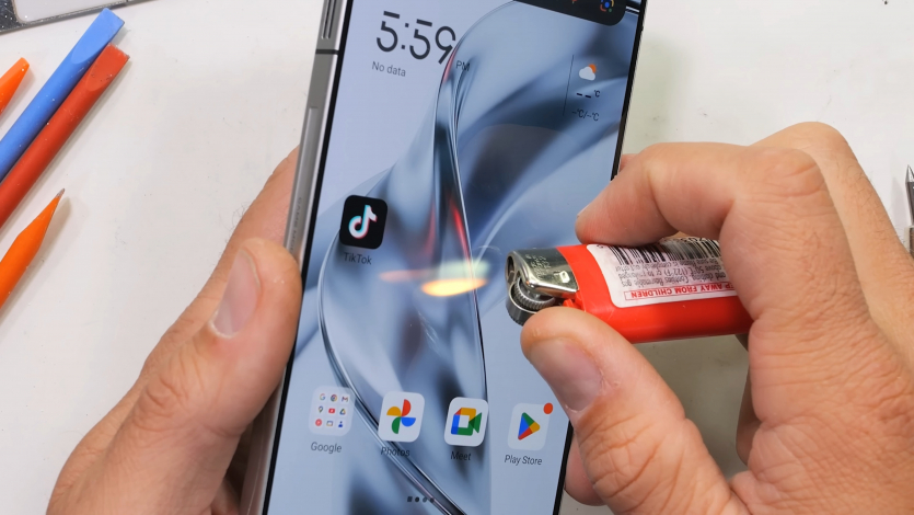 JerryRigEverything розібрав RedMagic 11 Pro: “Як іншопланетна технологія. Уявляю, як зрадіє Apple, коли винайде подібне років через 10"