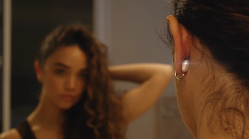 Стартап випустив перші смарт-сережки за $250 — моніторинг здоров'я на пристрої вагою менше грама