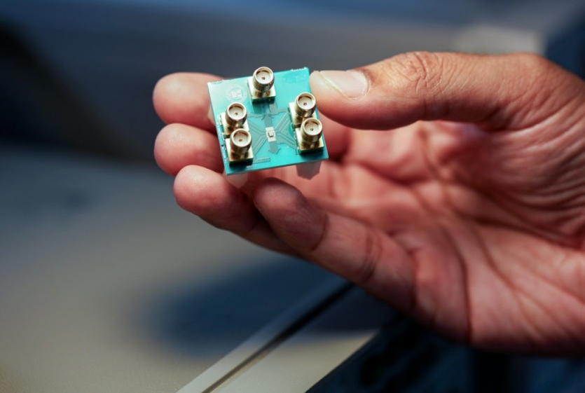 Вчені створили перший у світі мікрохвильовий мікрочип — набагато швидший та ефективніший за традиційні аналоги
