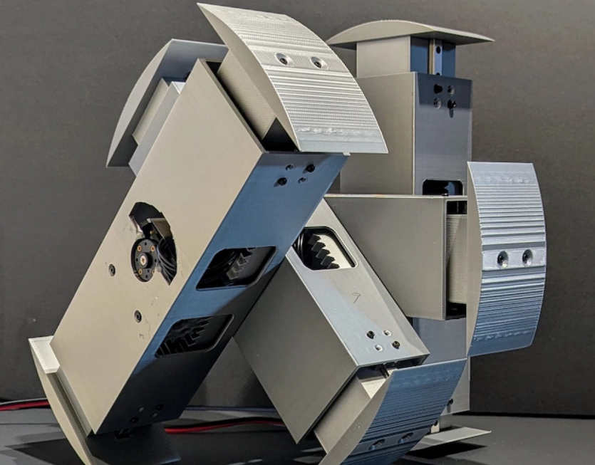 Фантастика надихає: невеликий робот ходить як TARS з "Інтерстеллар"