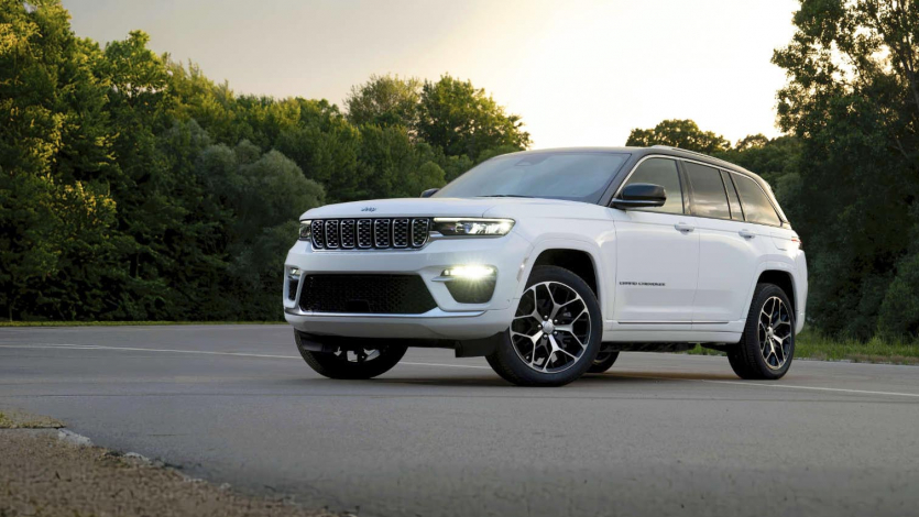 375 000 гібридів Jeep можуть загорітися! Виробник відкликає Wrangler та Grand Cherokee і радить паркувати їх на вулиці