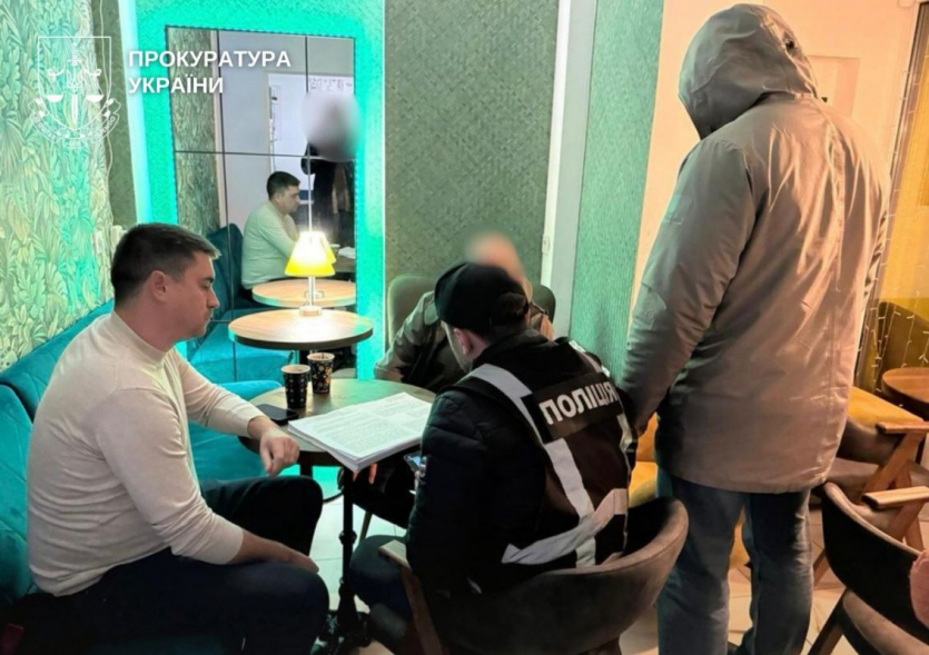 Українські шахраї продали американцю вигадану лазерну зброю проти “Шахедів” за $85 000 та влаштували “випробування”, — прокуратура