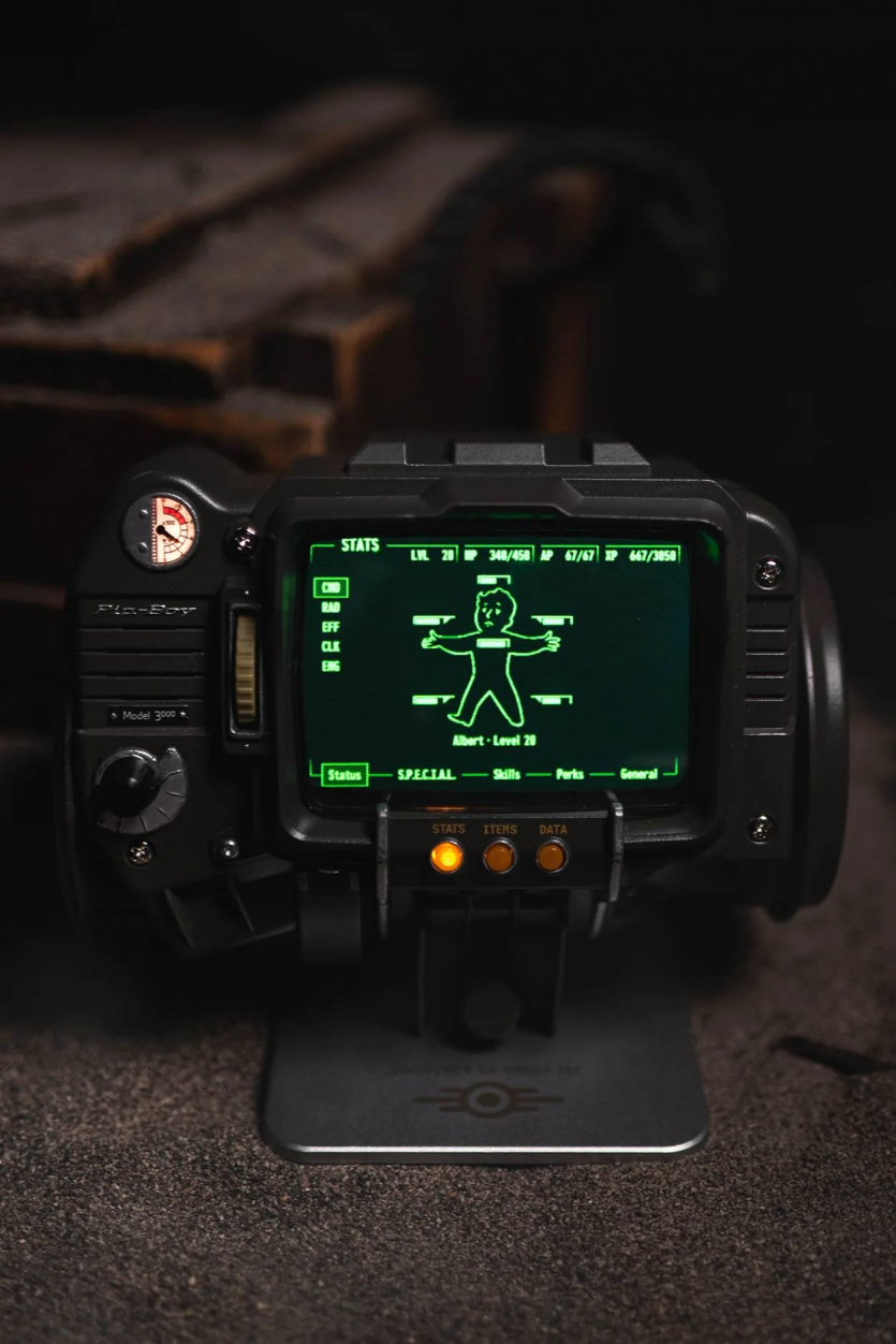 Реальний Pip-Boy за $300: Bethesda випустила "повністю робочий" наручний ПК з ігор Fallout