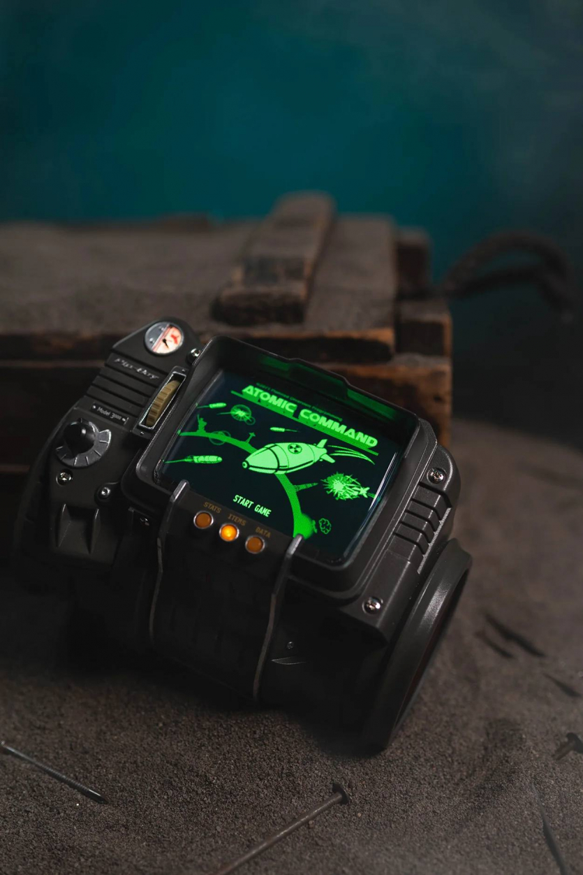 Реальний Pip-Boy за $300: Bethesda випустила "повністю робочий" наручний ПК з ігор Fallout