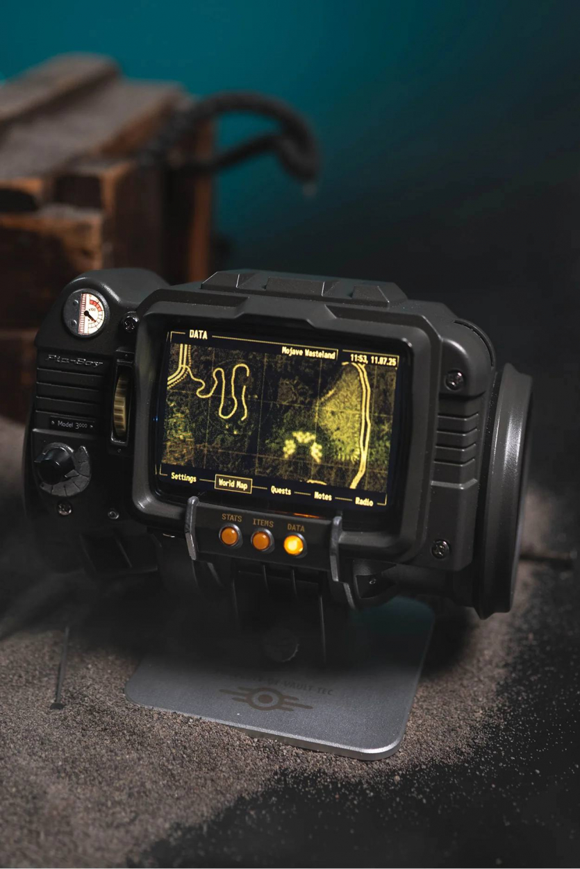 Реальний Pip-Boy за $300: Bethesda випустила "повністю робочий" наручний ПК з ігор Fallout