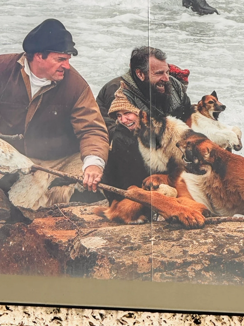 “Насправді присвячені Ктулху”: створені ШІ різдвяні мурали у передмісті Лондону жахають деталями