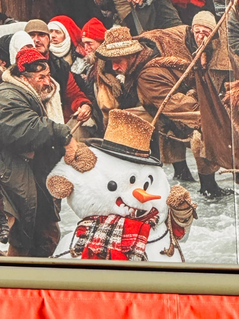 “Насправді присвячені Ктулху”: створені ШІ різдвяні мурали у передмісті Лондону жахають деталями