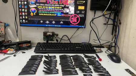 Татків помічник: хлопчик розтрощив 50 SSD вартістю $3800, але на цьому історія не закінчилася