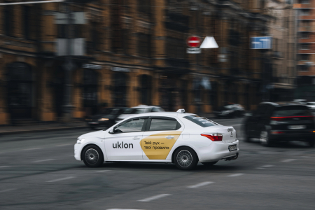 Клієнт-рекордсмен Uklon лишив 46 000 грн "на чай" таксистам, а найдовша поїздка сягнула 1075 км — підсумки 2025 року