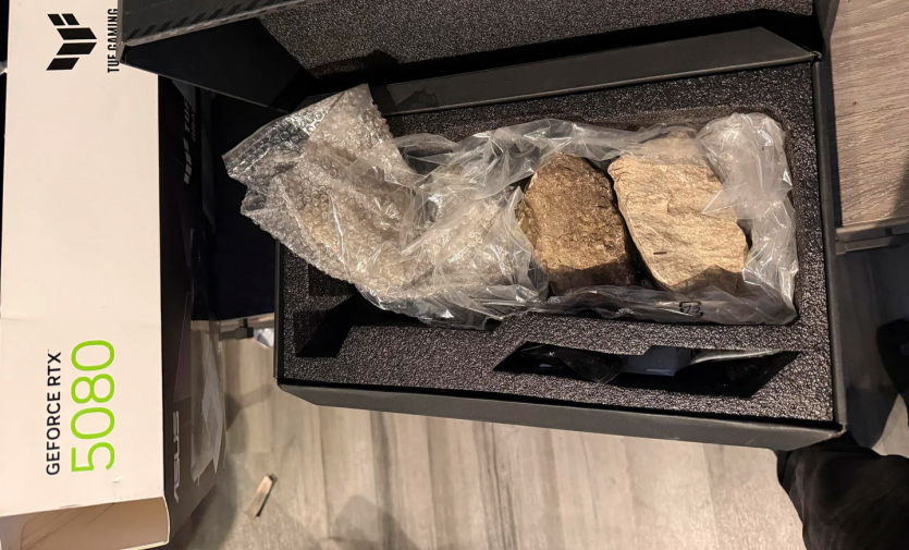Знов цегла замість NVIDIA RTX 5080 у коробці — магазин відмовився надати заміну