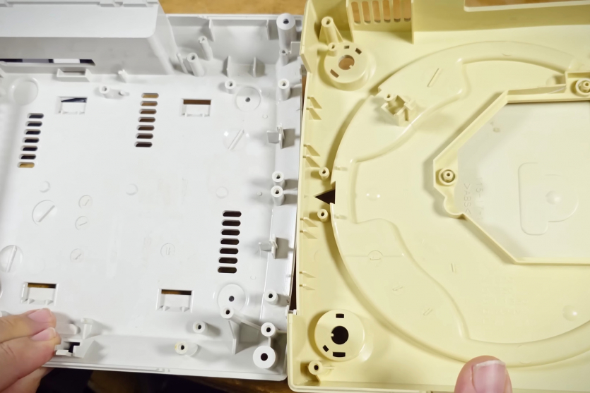 Збереження ретро-ПК: 10-річний експеримент з Sega показав шкоду хімічного освітлення пожовтілого пластику