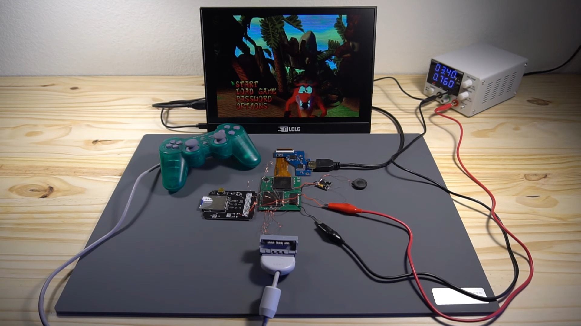 Ентузіаст створив найменшу у світі PlayStation з оригінальних деталей до 31-річчя консолі