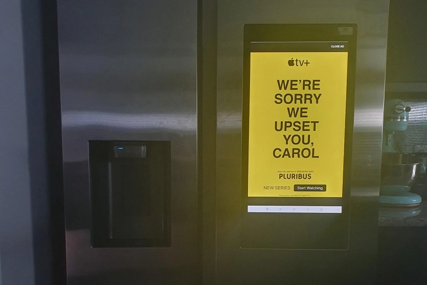 Подивилася на холодильник Samsung і потрапила в лікарню — реклама на дисплеї викликала напад шизофренії