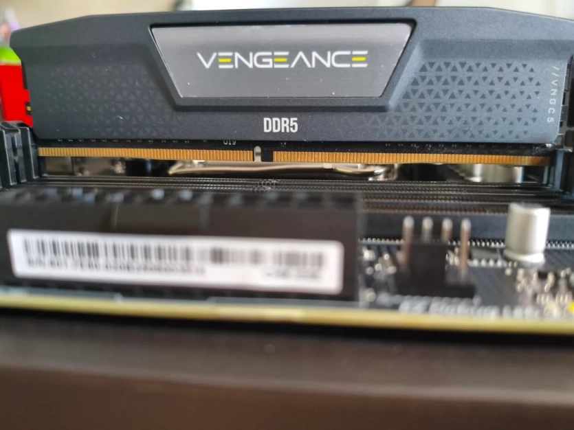 Модулі пам'яті Corsair Vengeance DDR5 продавалися з DDR4 під радіатором — як розпізнати підробку