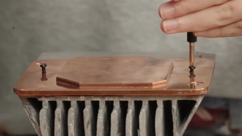 Мегаконсоль: модерка зібрала PS5, Xbox Series X та Switch 2 в одному пристрої