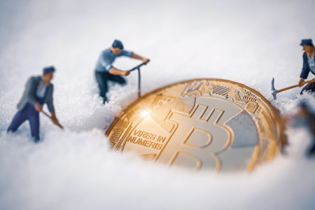 Майнінг біткоїна у США "замерз" через різке похолодання: зупинено 1,3 млн майнінг-установок