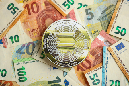 Криптоентузіаст купив 100 смартфонів Solana Seeker і отримав $3,33 млн прибутку на аірдропі токену SKR