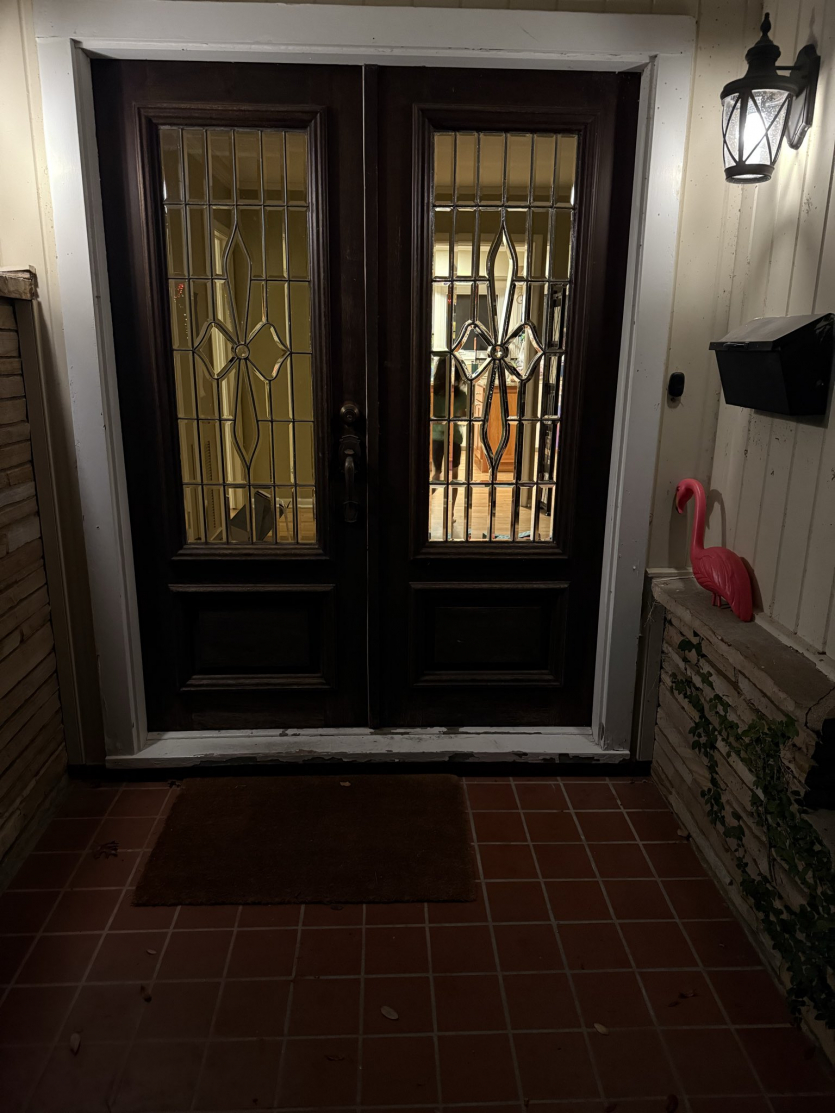 Служба доставки заблокувала кур’єра, який надіслав ШІ-фото дверей замість реального замовлення