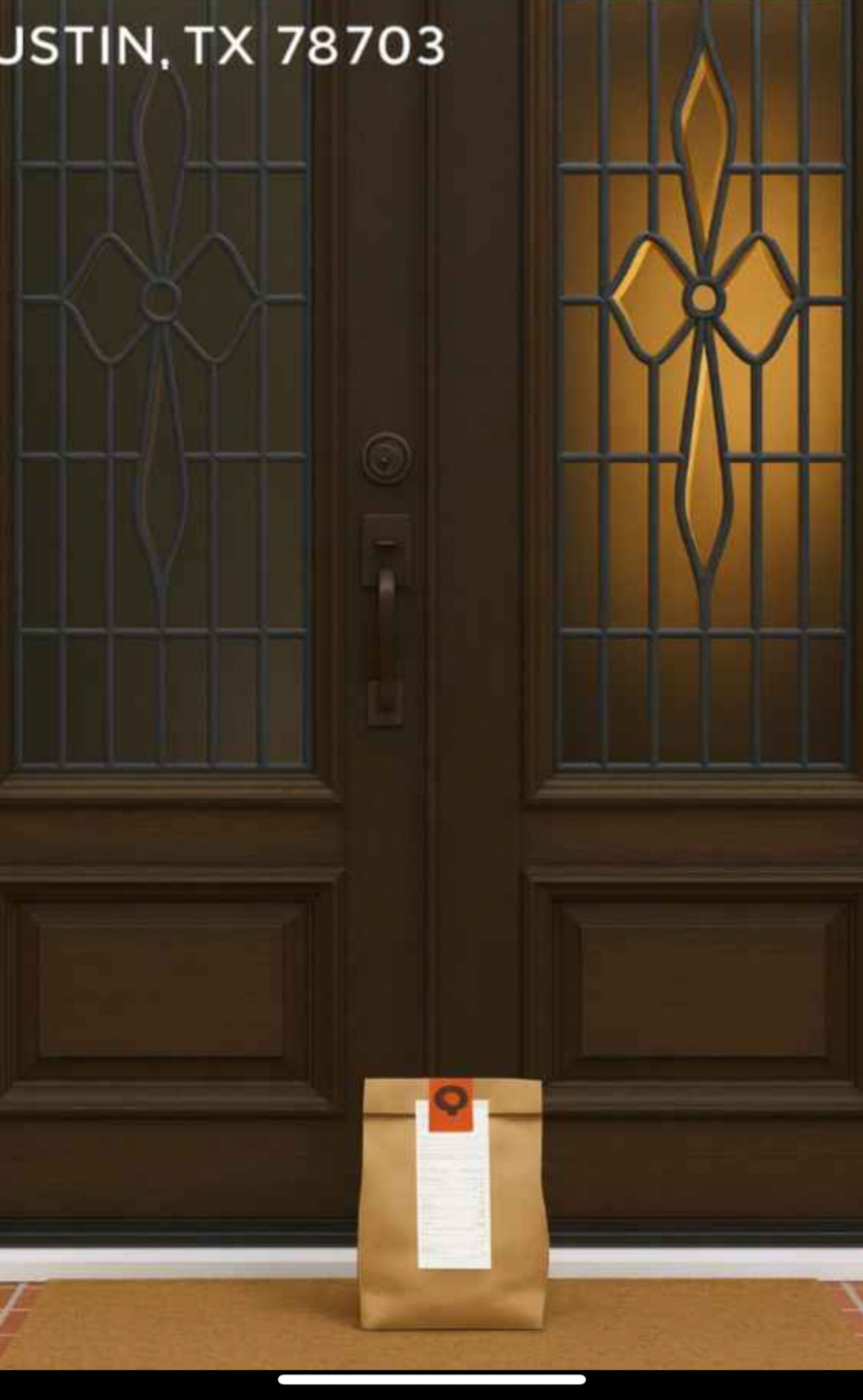 Служба доставки заблокувала кур’єра, який надіслав ШІ-фото дверей замість реального замовлення