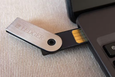 Майже традиція: гаманці Ledger знову зламали зі стороннього ресурсу