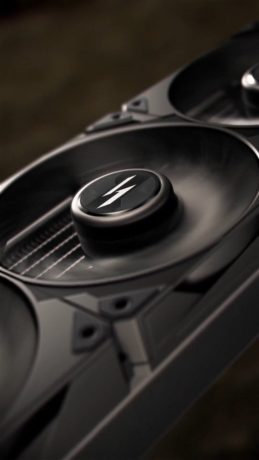 MSI анонсувала RTX 5090 Lightning з дисплеєм та живленням 1600 Вт від двох роз’ємів — відеокарту вже розігнали