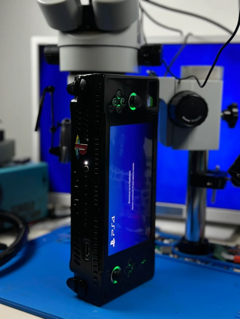 Модерка перетворила PlayStation 4 Slim на повнофункціональну портативну консоль