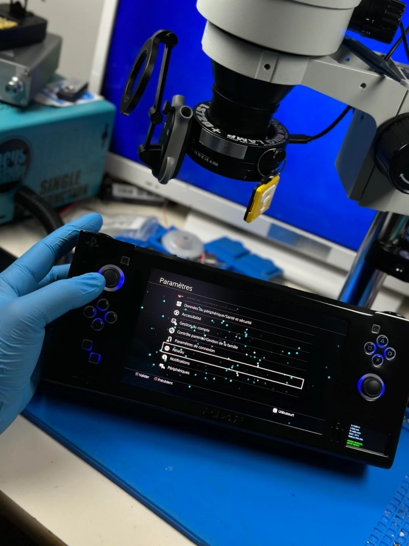 Модерка перетворила PlayStation 4 Slim на повнофункціональну портативну консоль