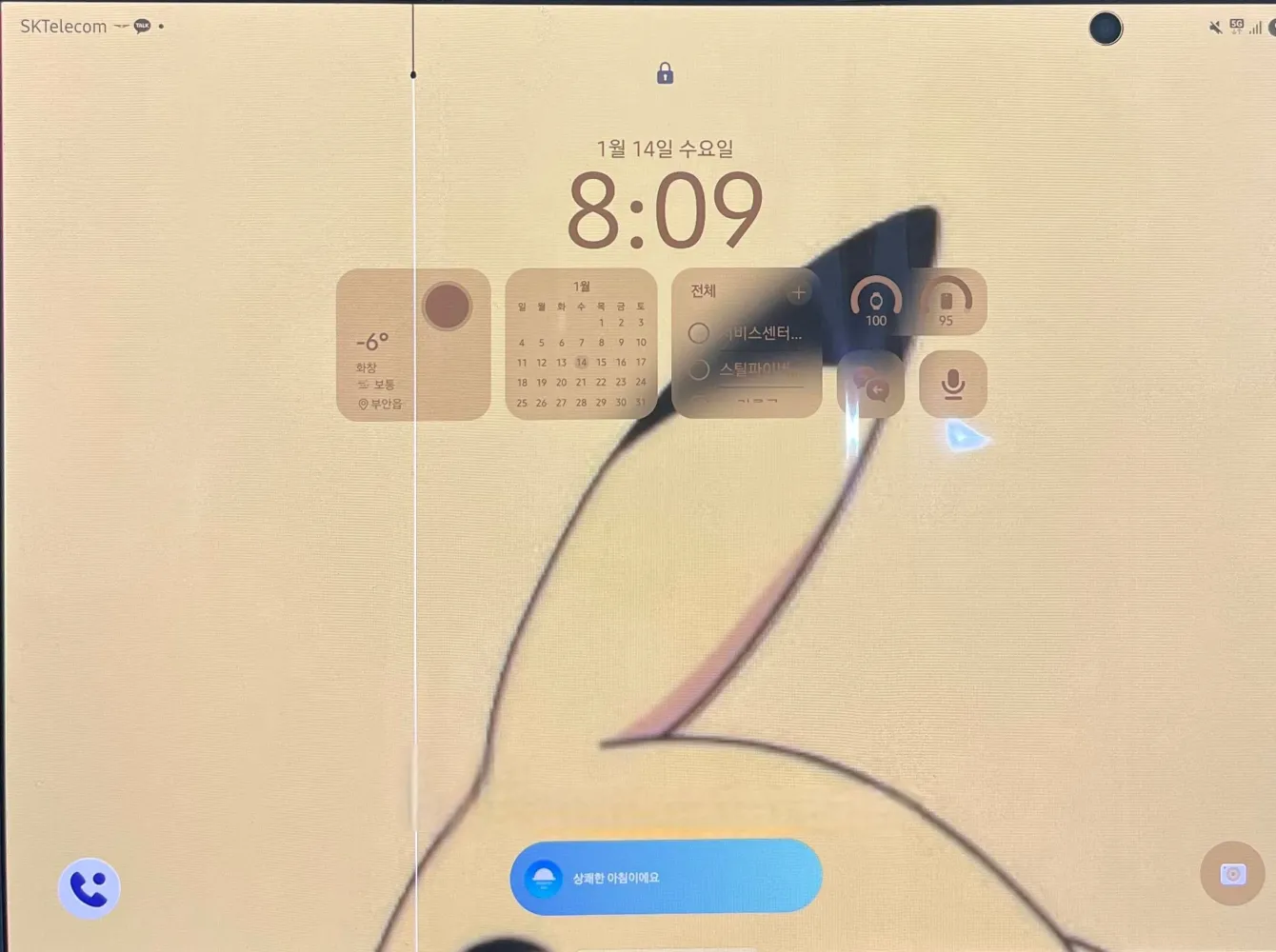 Перший Samsung Galaxy TriFold вже зламався у місці згинання