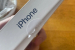 Клієнту відправили новий iPhone 17 Pro з плямами та зірваною пломбою, а на обміні нарахували потрійний завдаток