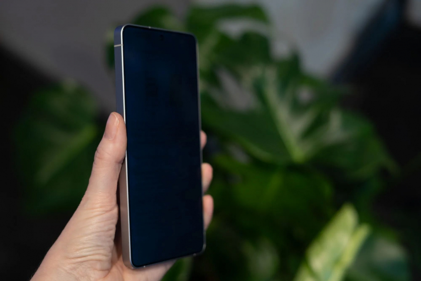 Функція "антишпигун" проти захисної плівки: що краще працює в Samsung Galaxy S26 Ultra