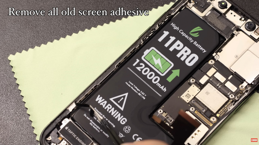 Власник "старого" iPhone 11 Pro потроїв ємність батареї за $10