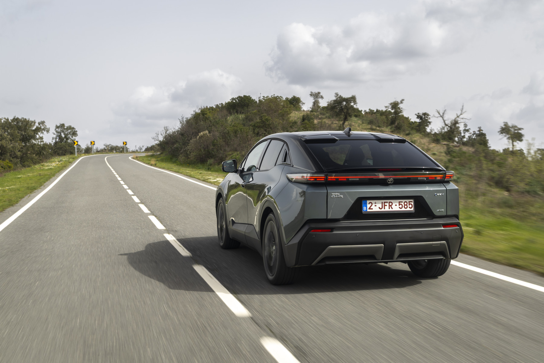 Toyota C-HR+ отримав 150 кВт зарядку і до 607 км ходу